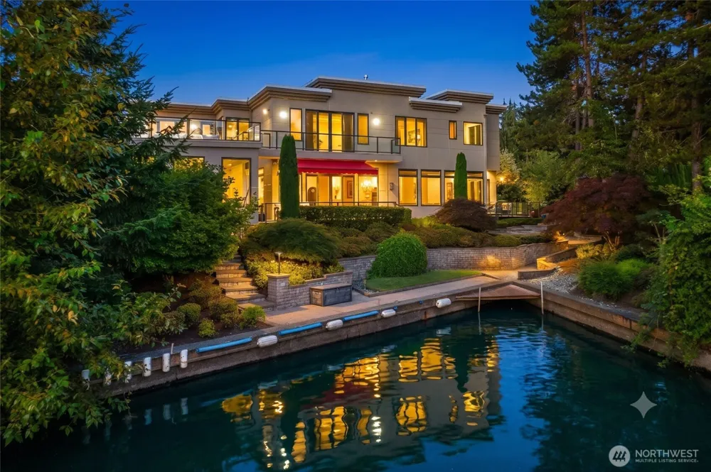 2 Crescent Key SE Bellevue, WA 98006
