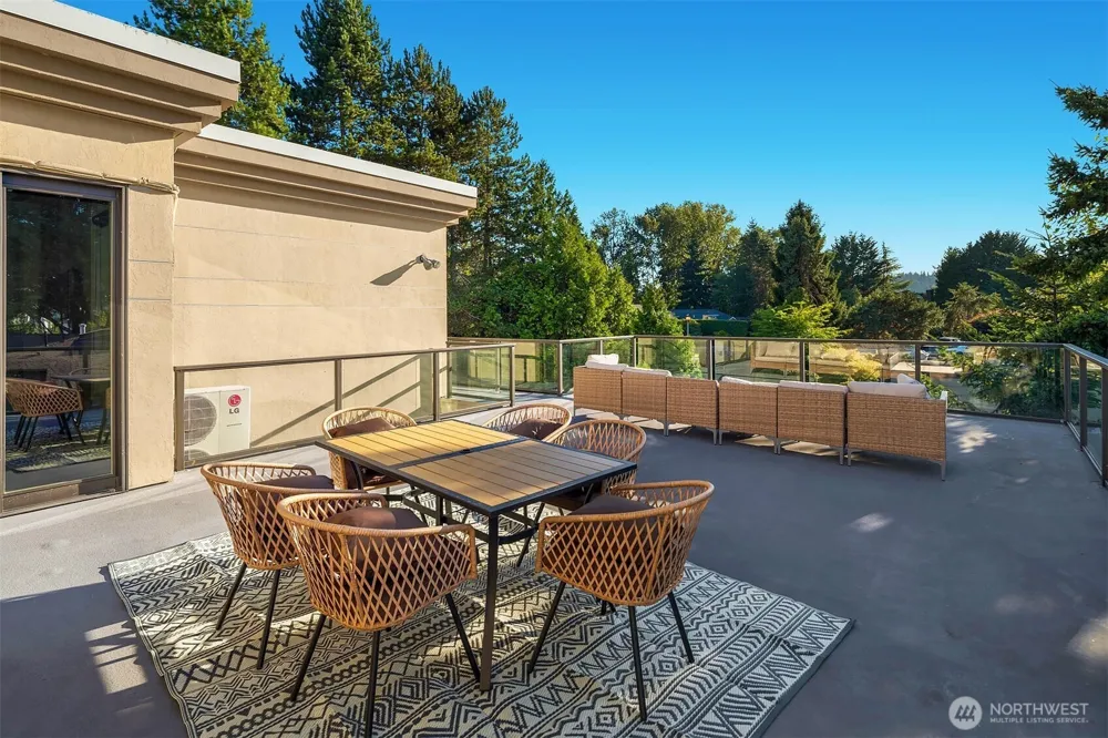 2 Crescent Key SE Bellevue, WA 98006