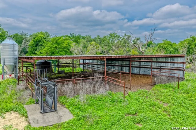 149 BLOODHOUND TRL Sisterdale, TX 78006