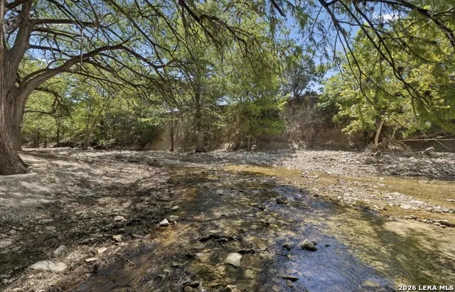 149 BLOODHOUND TRL Sisterdale, TX 78006