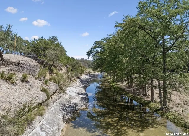 149 BLOODHOUND TRL Sisterdale, TX 78006