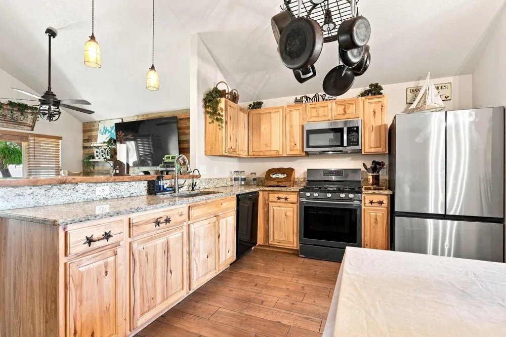 1463 Ramble Hills Canyon Lake, TX 78133
