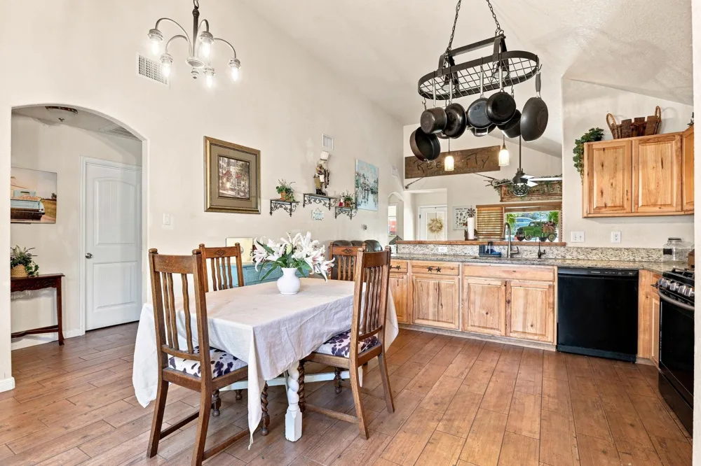 1463 Ramble Hills Canyon Lake, TX 78133