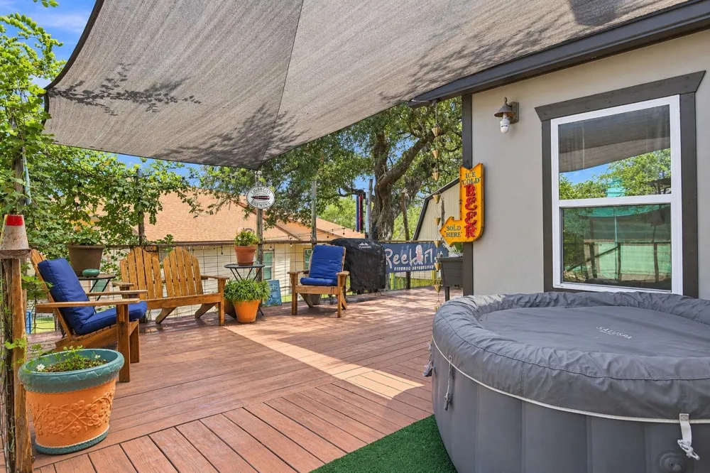 1463 Ramble Hills Canyon Lake, TX 78133