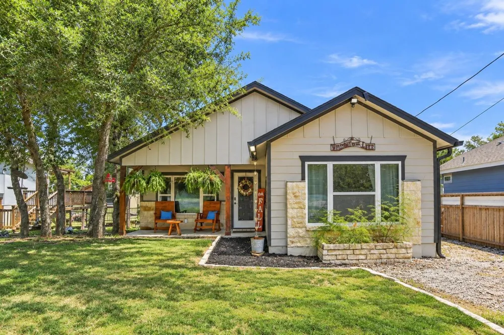 1463 Ramble Hills Canyon Lake, TX 78133