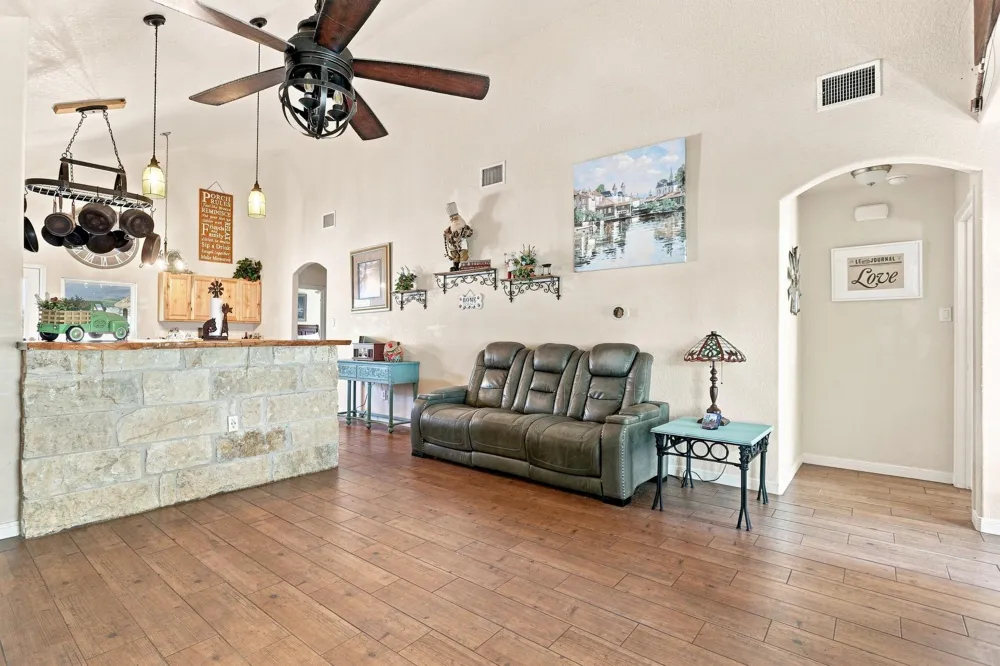 1463 Ramble Hills Canyon Lake, TX 78133