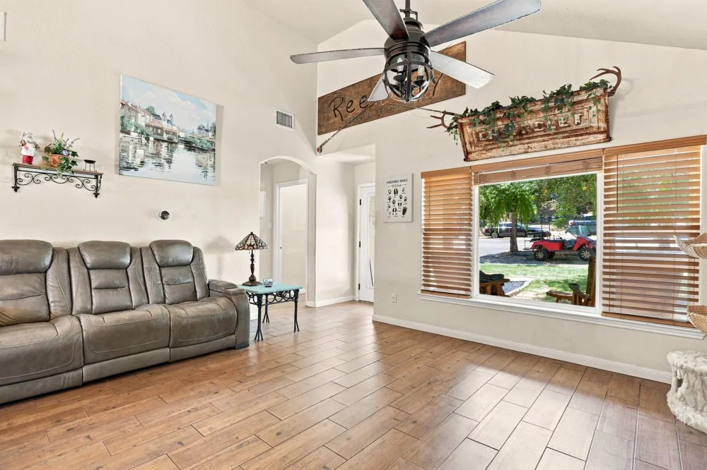 1463 Ramble Hills Canyon Lake, TX 78133