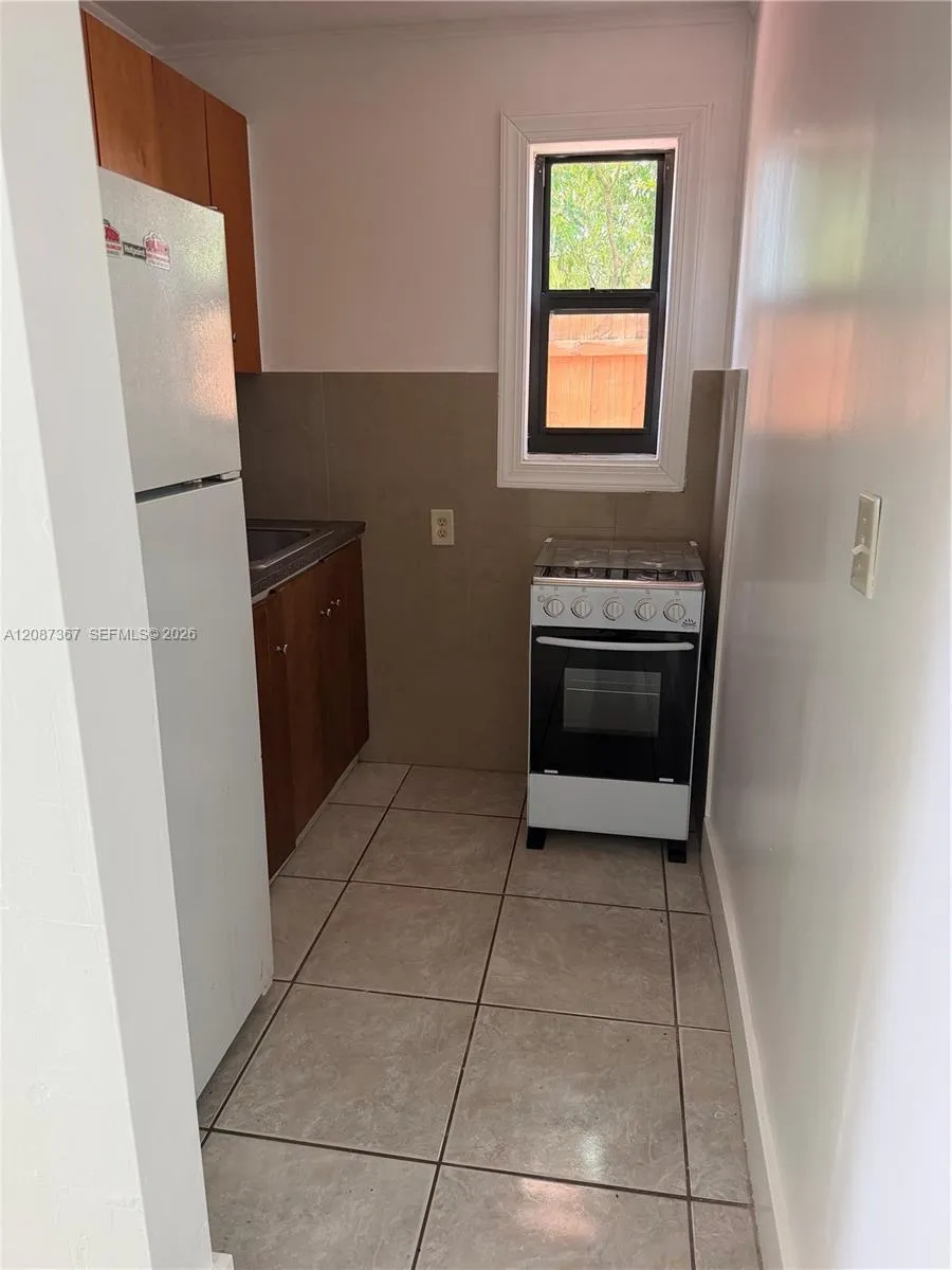 1150 NE 201st Ter #3 Miami, FL 33179