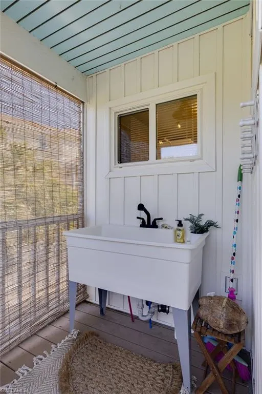 9247 Dimmick Drive Sanibel, FL 33957