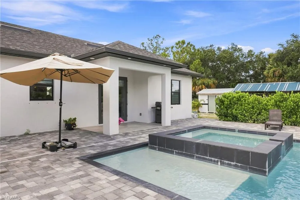 2885 41st Avenue NE Naples, FL 34120