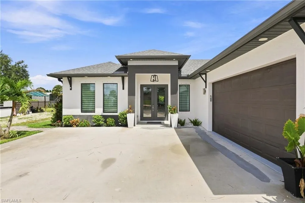 2885 41st Avenue NE Naples, FL 34120