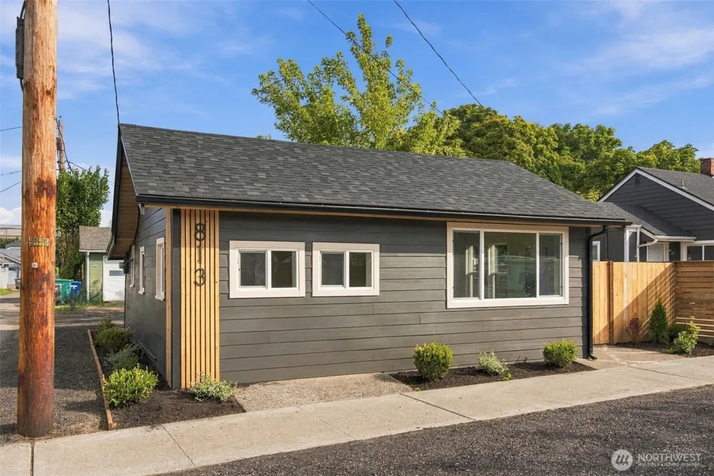 813 SE 2nd Street Auburn, WA 98002