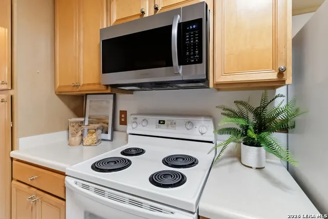 3246 CASTLEDALE DR #27 San Antonio, TX 78230