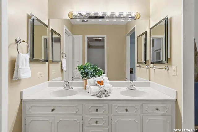 3246 CASTLEDALE DR #27 San Antonio, TX 78230