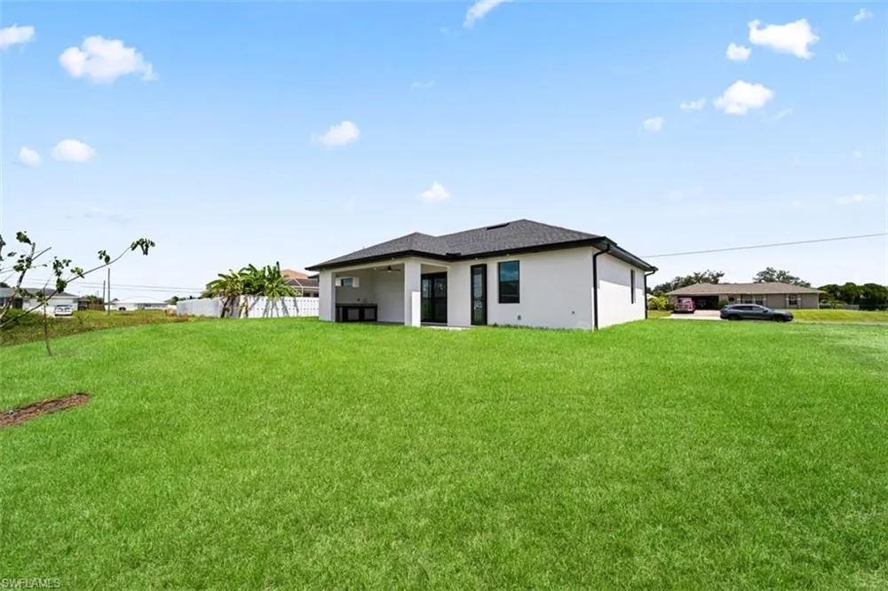 1024 NE 1st Place Cape Coral, FL 33909