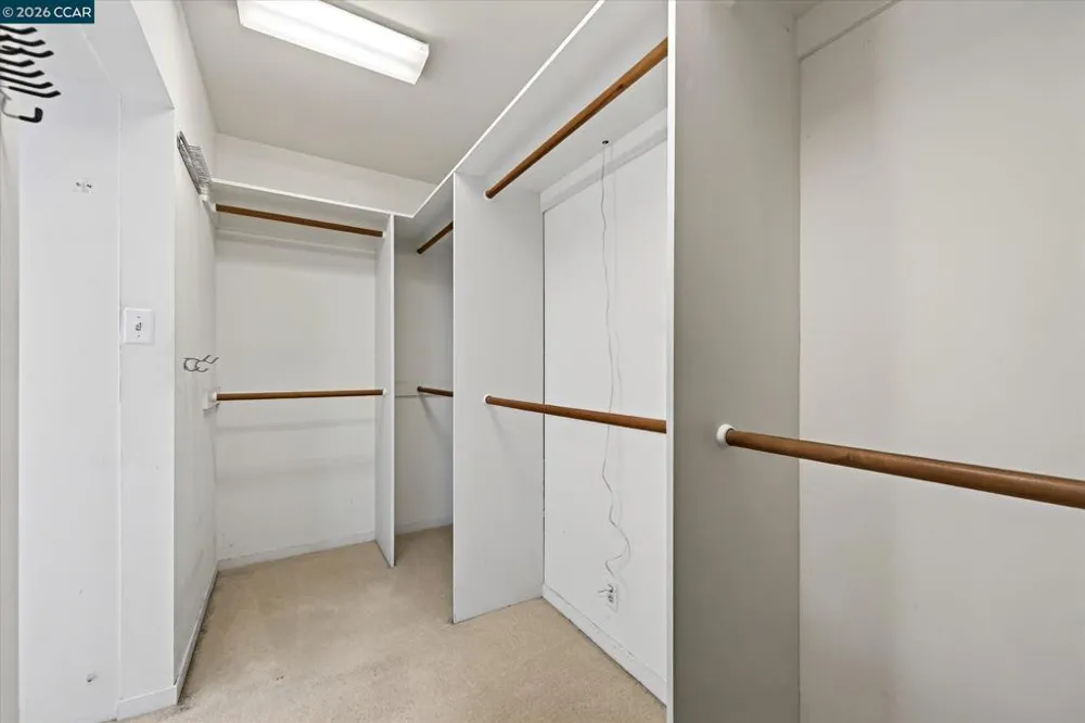 20 Donald Dr Orinda, CA 94563