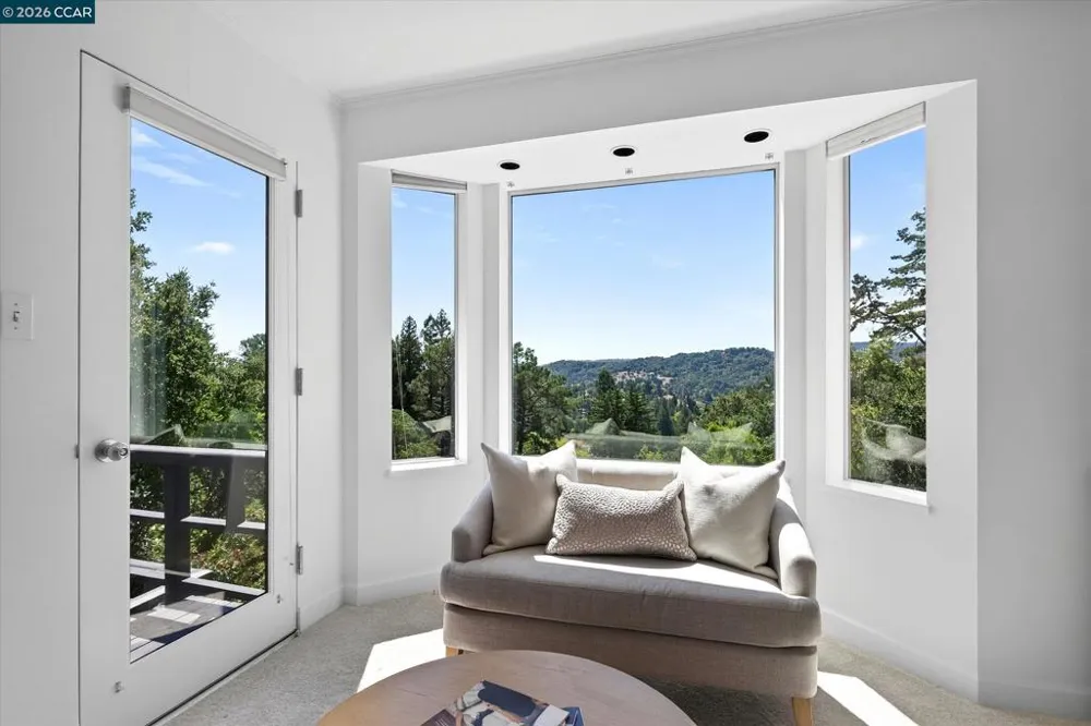 20 Donald Dr Orinda, CA 94563