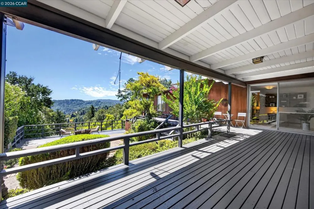 20 Donald Dr Orinda, CA 94563