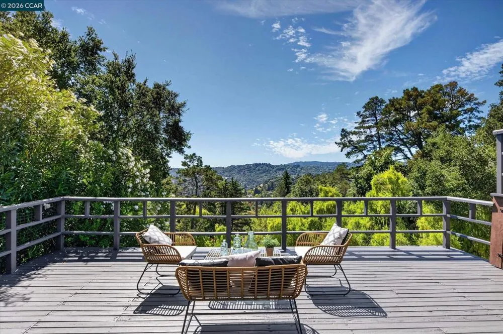 20 Donald Dr Orinda, CA 94563
