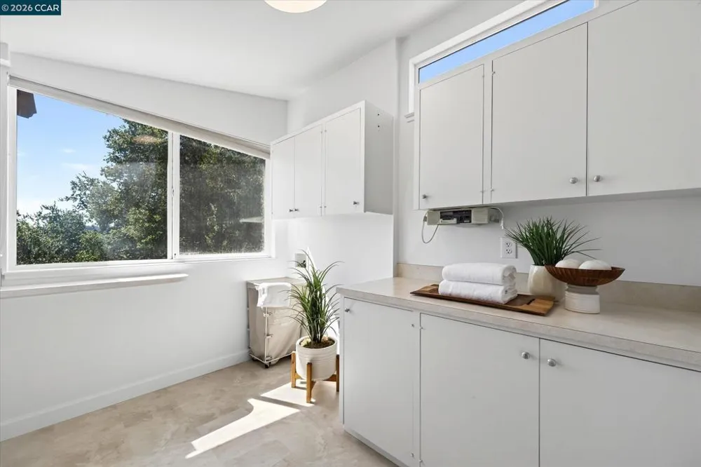 20 Donald Dr Orinda, CA 94563