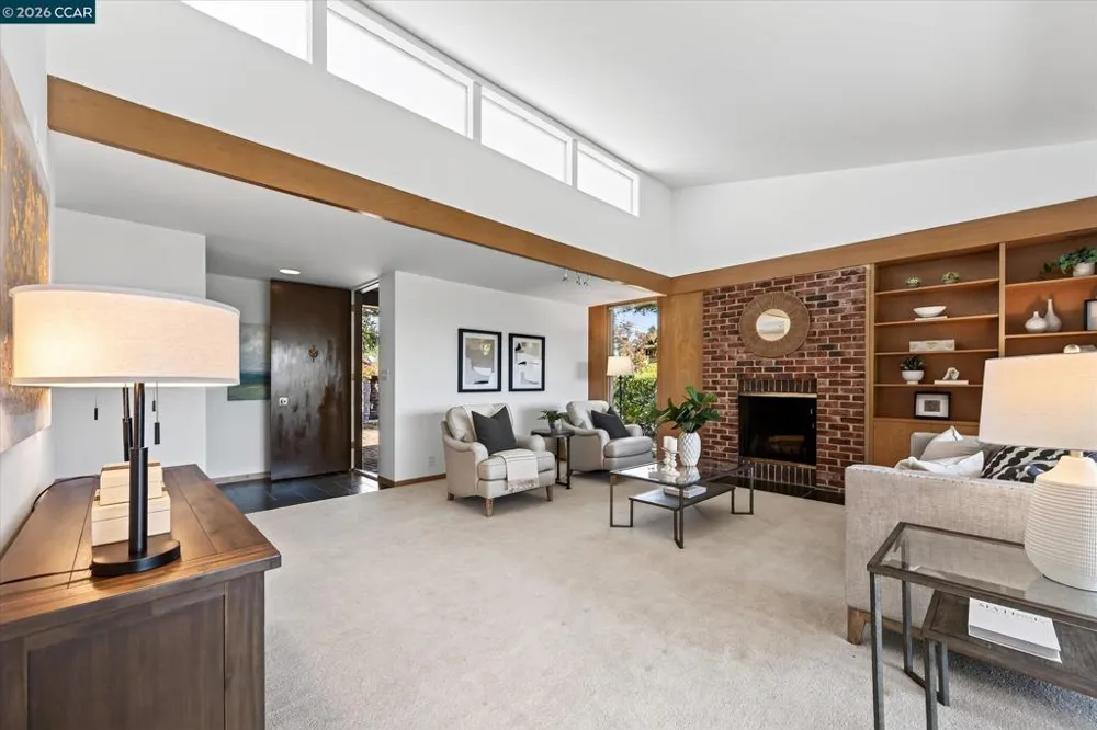 20 Donald Dr Orinda, CA 94563