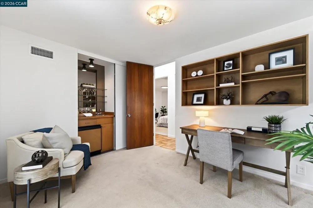 20 Donald Dr Orinda, CA 94563