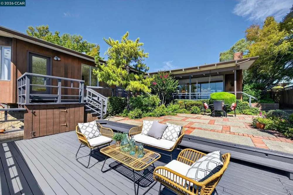 20 Donald Dr Orinda, CA 94563