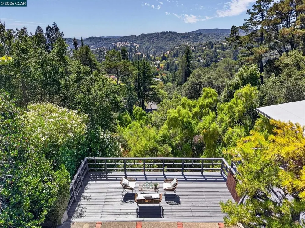 20 Donald Dr Orinda, CA 94563