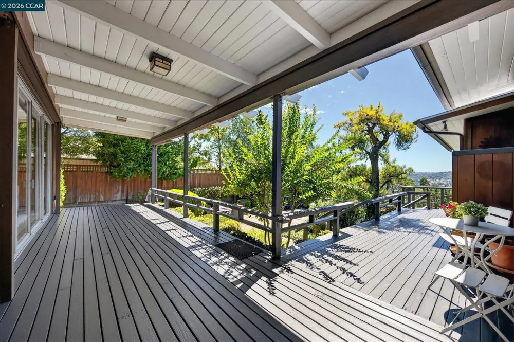 20 Donald Dr Orinda, CA 94563