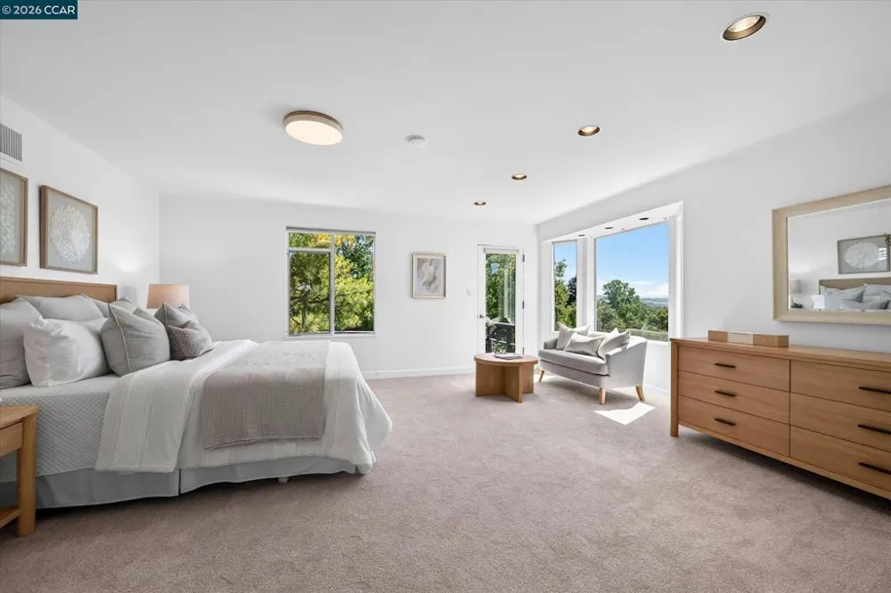 20 Donald Dr Orinda, CA 94563
