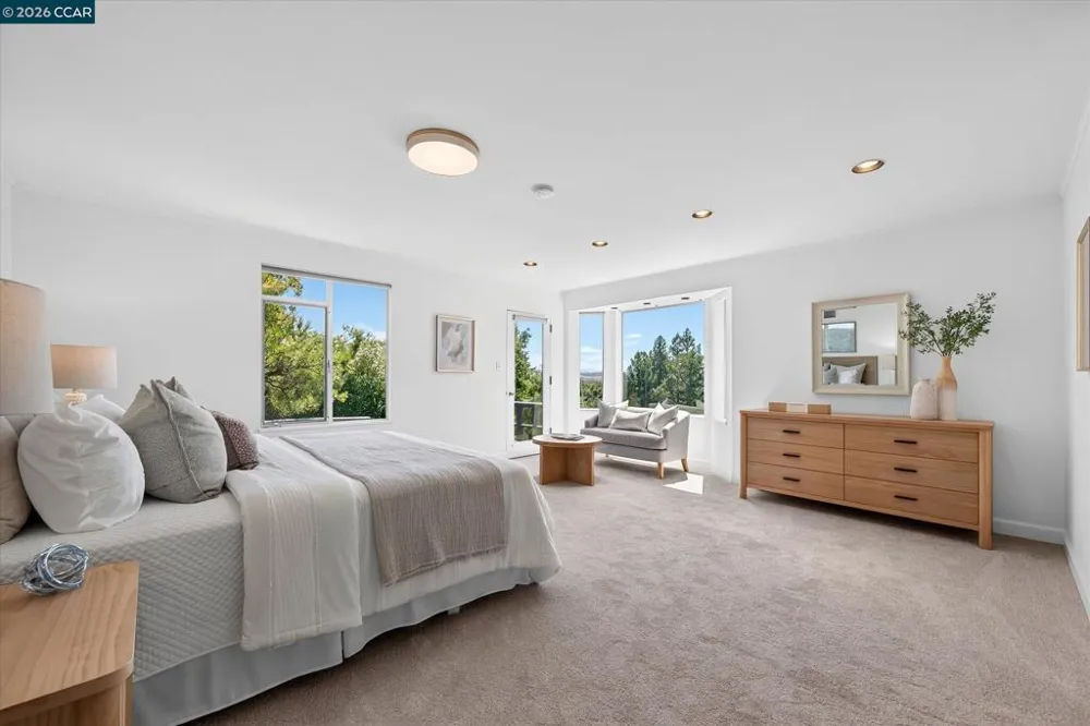 20 Donald Dr Orinda, CA 94563
