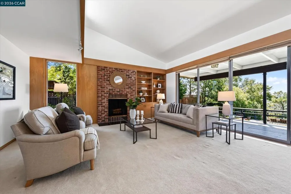 20 Donald Dr Orinda, CA 94563