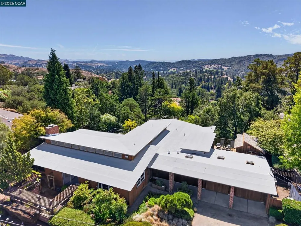 20 Donald Dr Orinda, CA 94563