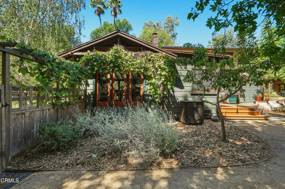 467 E Sacramento Street Altadena, CA 91001