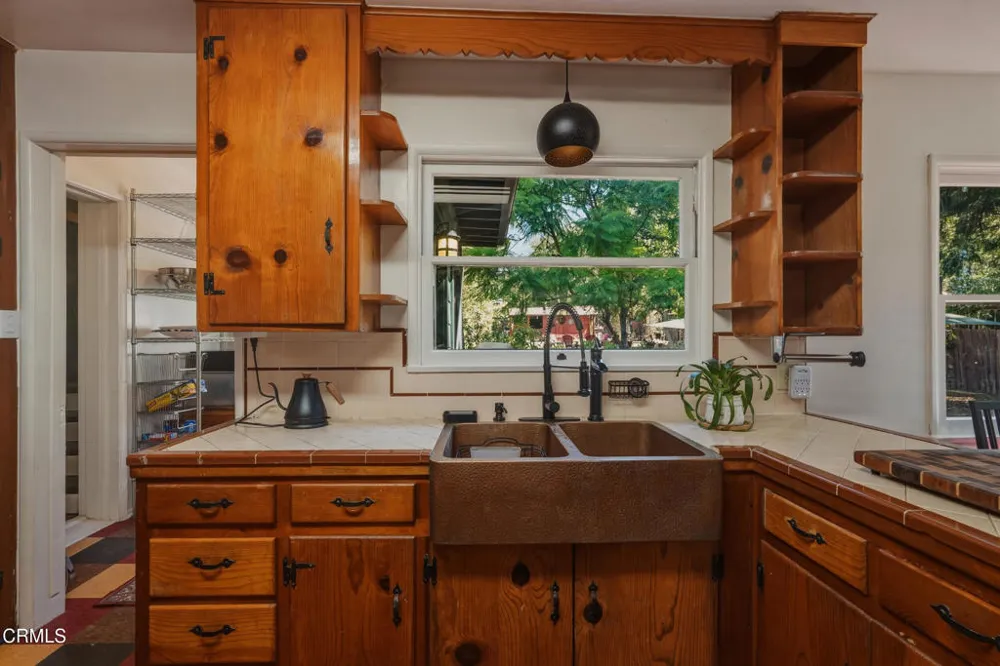 467 E Sacramento Street Altadena, CA 91001