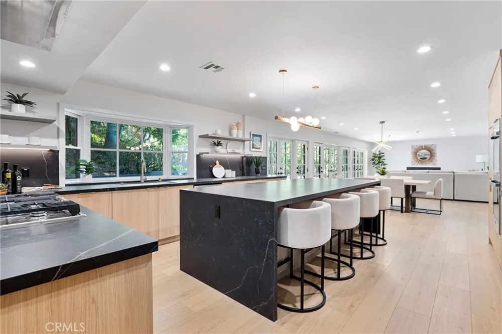 20225 Allentown Drive Woodland Hills, CA 91364