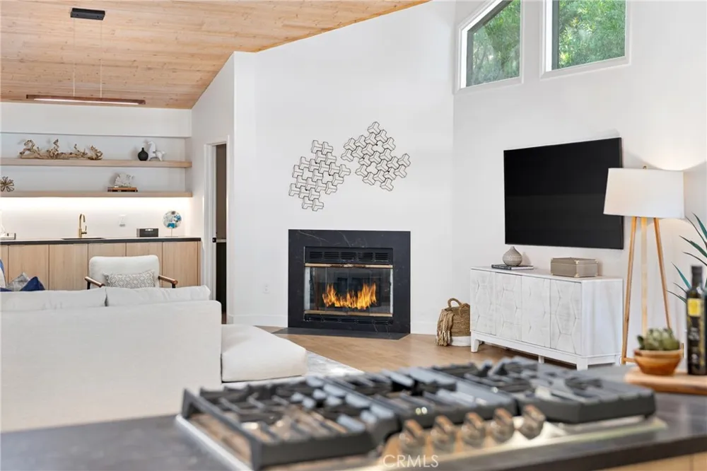20225 Allentown Drive Woodland Hills, CA 91364
