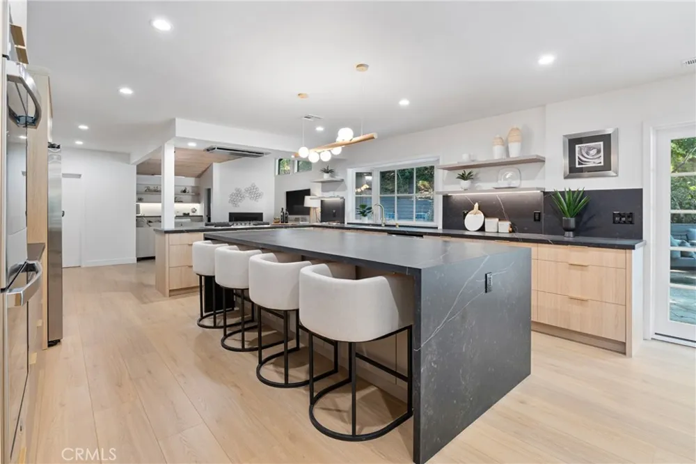 20225 Allentown Drive Woodland Hills, CA 91364