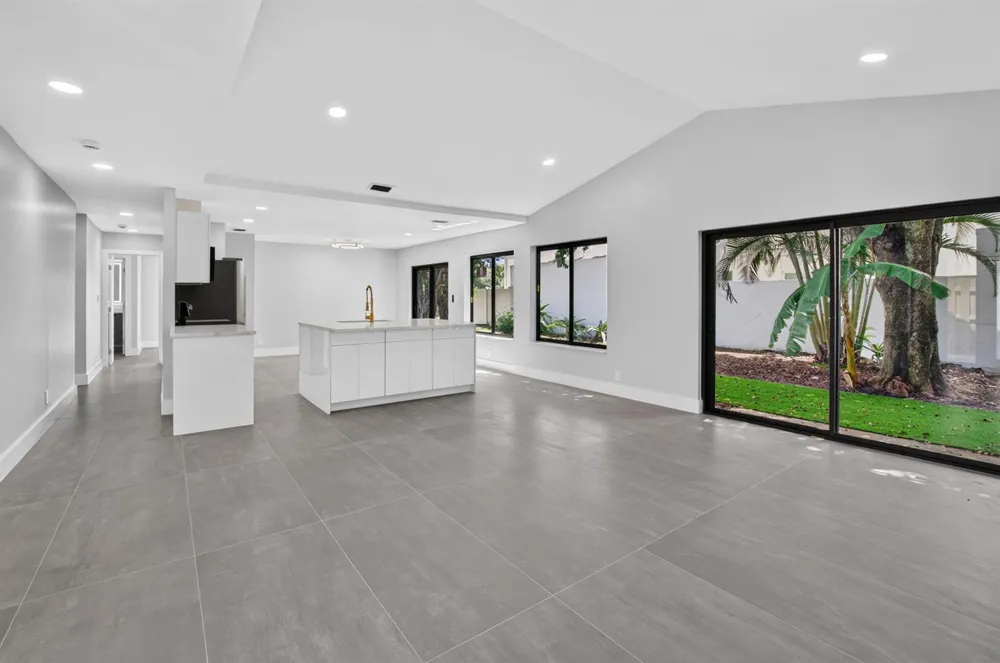 905 NW 21ST WAY Delray Beach, FL 33445