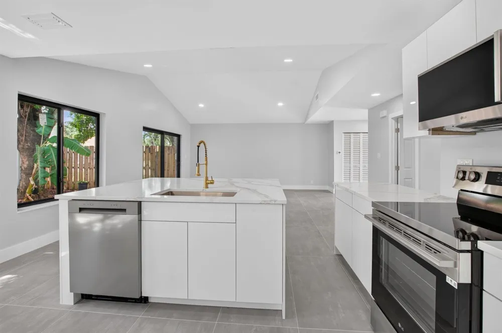 905 NW 21ST WAY Delray Beach, FL 33445