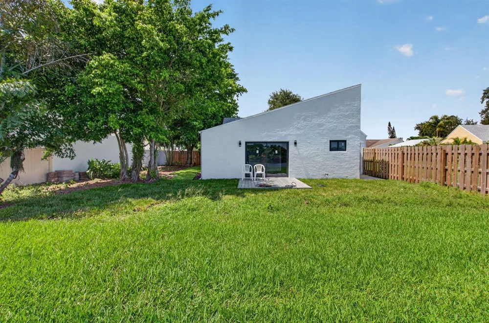 905 NW 21ST WAY Delray Beach, FL 33445