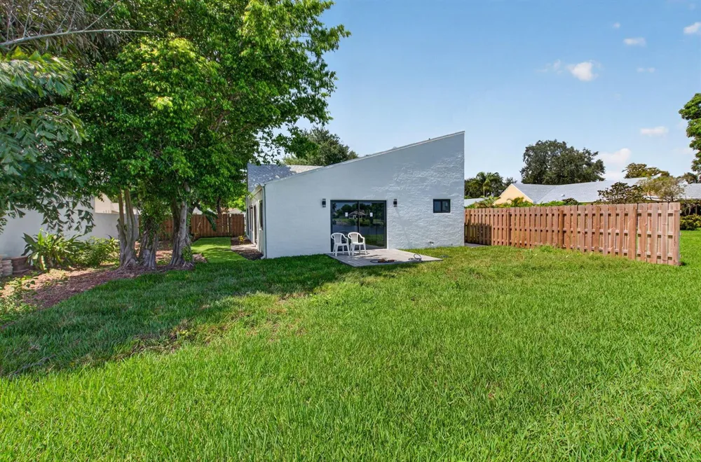 905 NW 21ST WAY Delray Beach, FL 33445