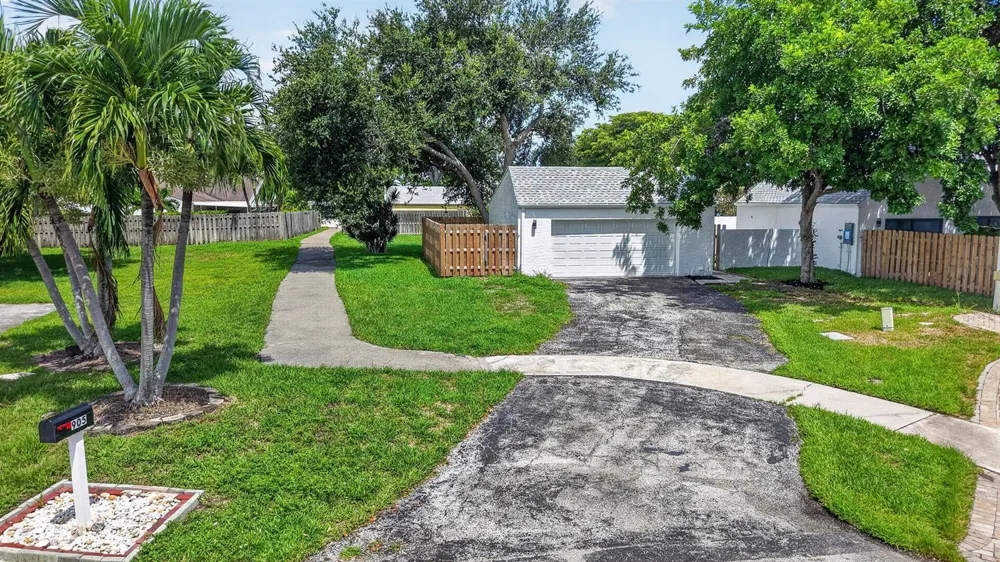 905 NW 21ST WAY Delray Beach, FL 33445