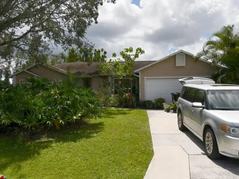 402 SW LUCERO DRIVE