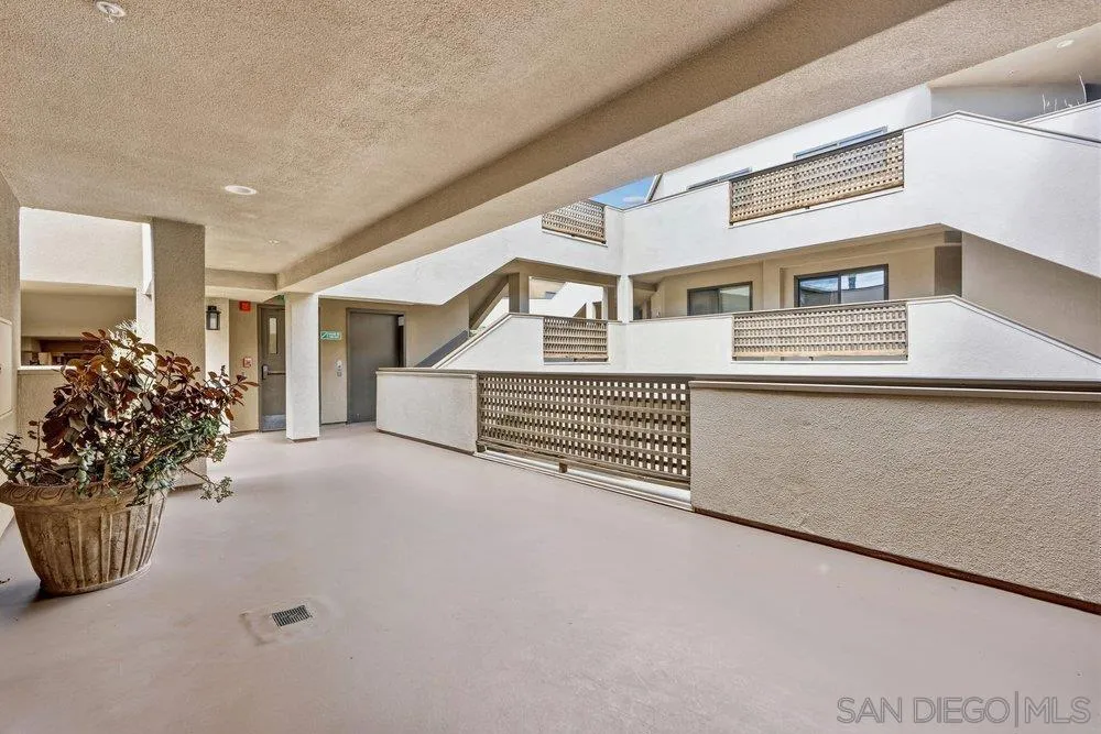 7509 Draper #210 La Jolla, CA 92037