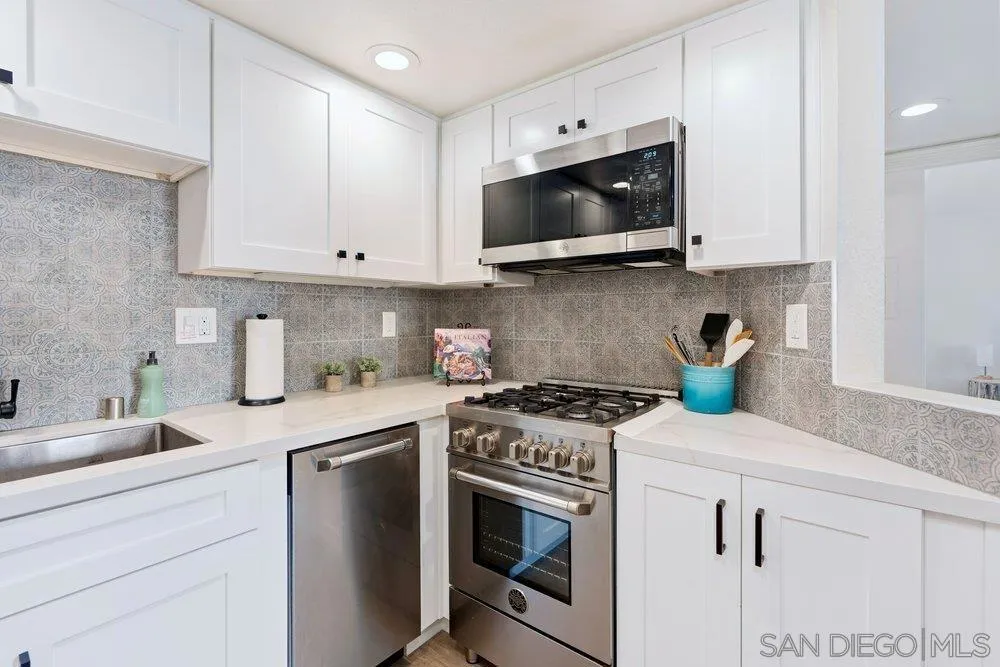 7509 Draper #210 La Jolla, CA 92037