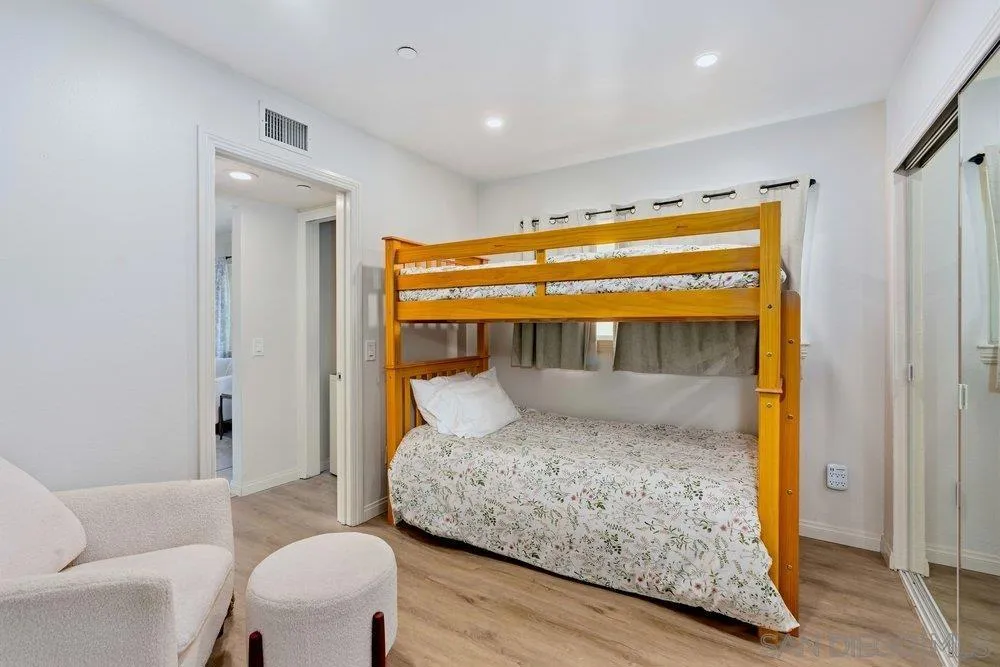 7509 Draper #210 La Jolla, CA 92037