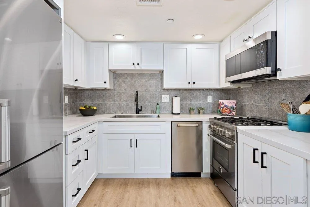 7509 Draper #210 La Jolla, CA 92037
