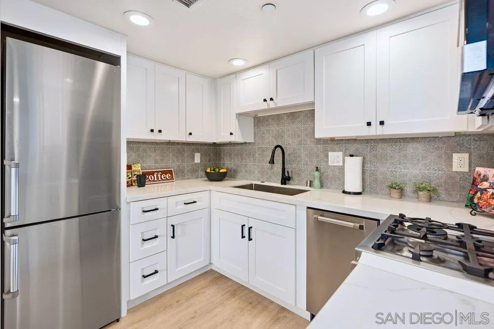 7509 Draper #210 La Jolla, CA 92037