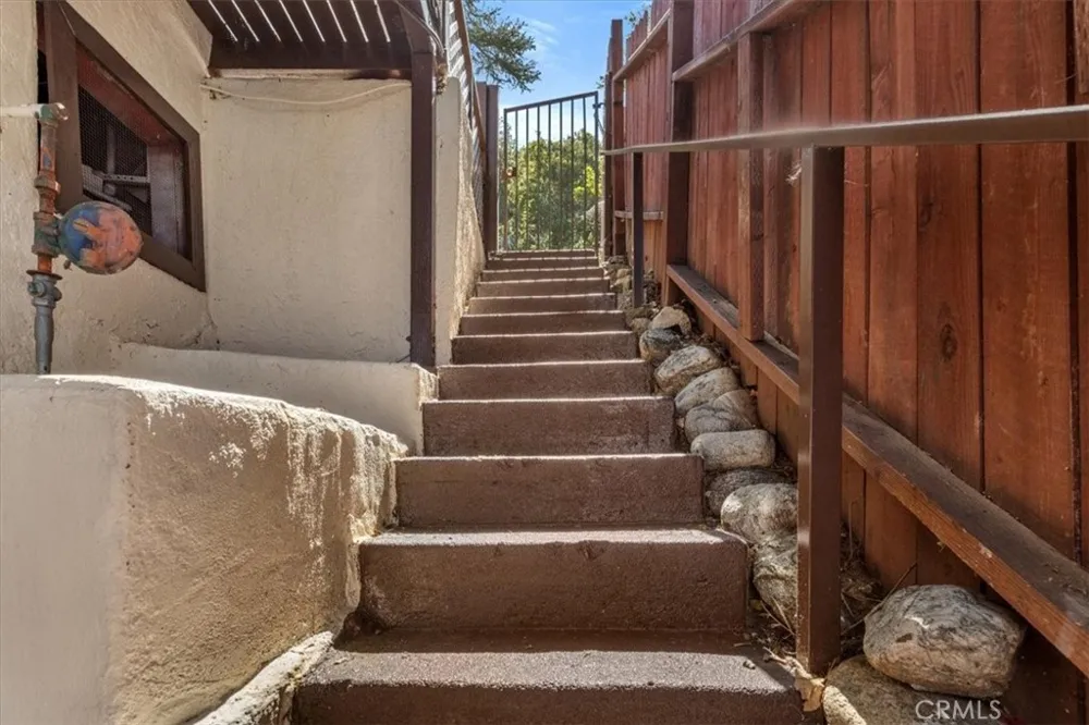 3652 Fredonia #B Los Angeles, CA 90068
